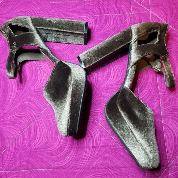 Hot Tomato velvet heels size 9.5 - Picture 3 of 7
